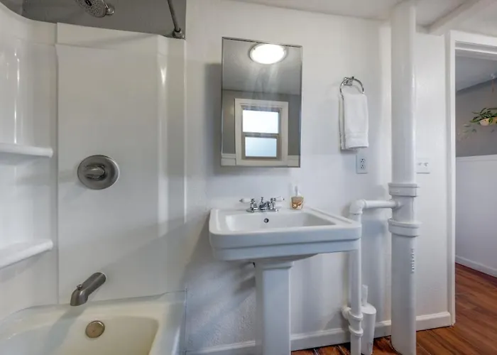 Holiday home Charming, 1 Bedroom 1 Ba, Near U Of A, Fenced *