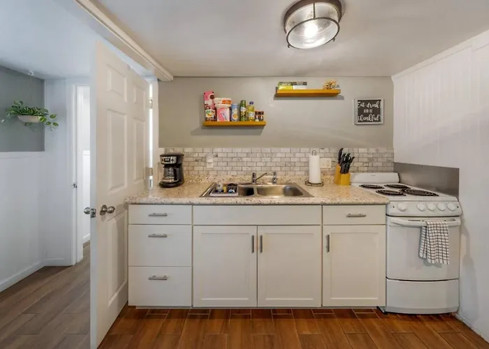 Charming, 1 Bedroom 1 Ba, Near U Of A, Fenced * Tucson