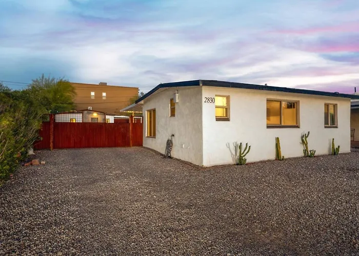 Holiday home Charming, 1 Bedroom 1 Ba, Near U Of A, Fenced Tucson